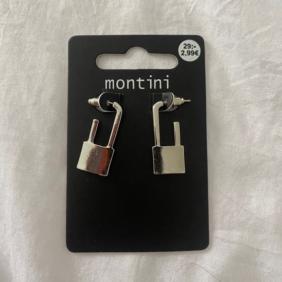 Earrings - Picture 1 of 1